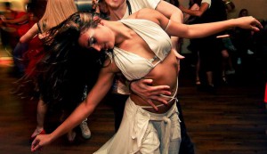 Dansen blijft voor velen de ideale combinatie tussen Beweging, Gezelligheid en Verbinding. 
